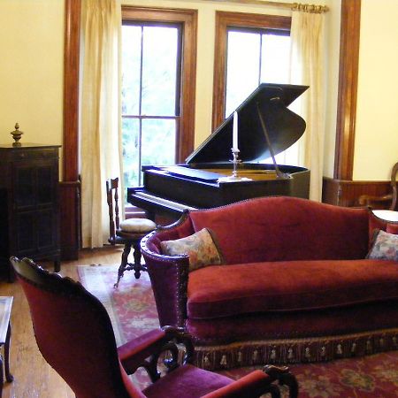 Adair Manor Bed & Breakfast Adairsville ภายนอก รูปภาพ