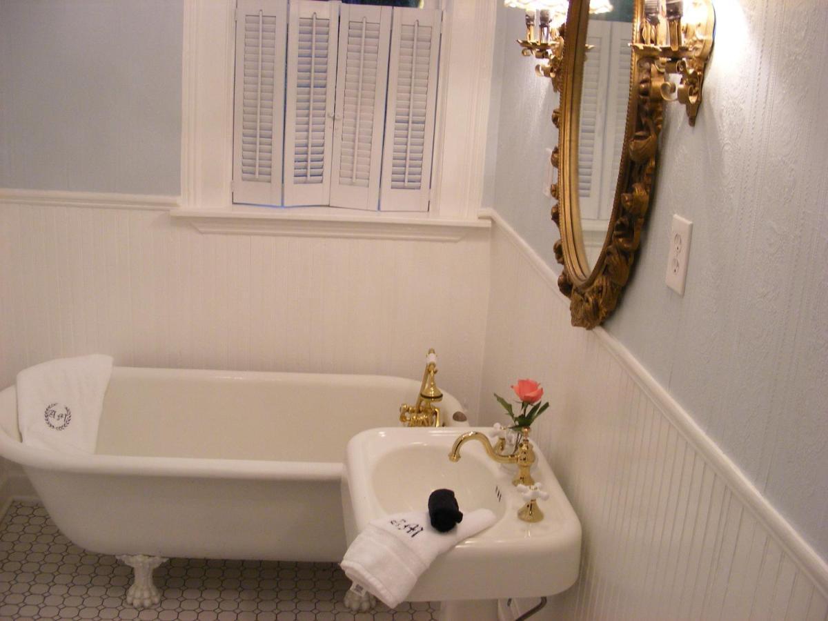 Adair Manor Bed & Breakfast Adairsville ภายนอก รูปภาพ