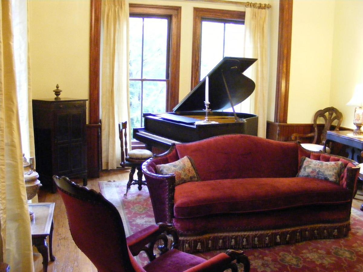 Adair Manor Bed & Breakfast Adairsville ภายนอก รูปภาพ